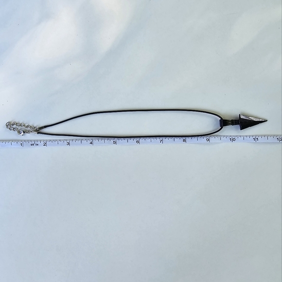 🪓 Steel Arrowhead Necklace - Picture 6 of 7
